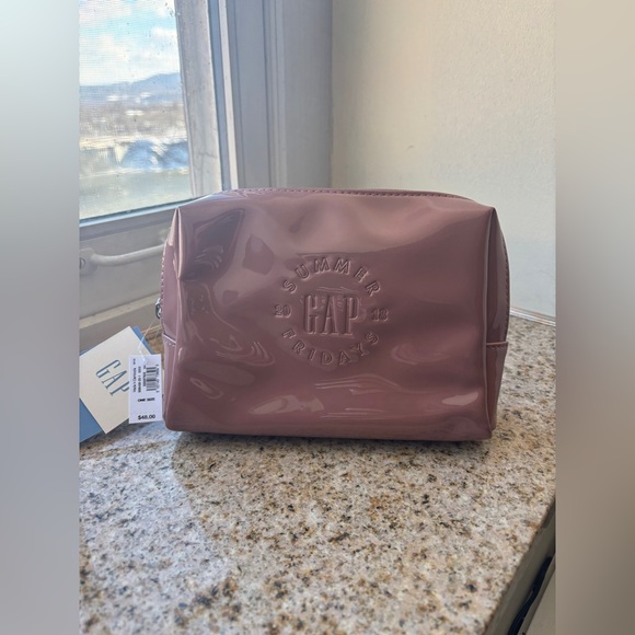 Gap x Summer Fridays Cosmetic Case & Gift Set - Picture 3 of 8